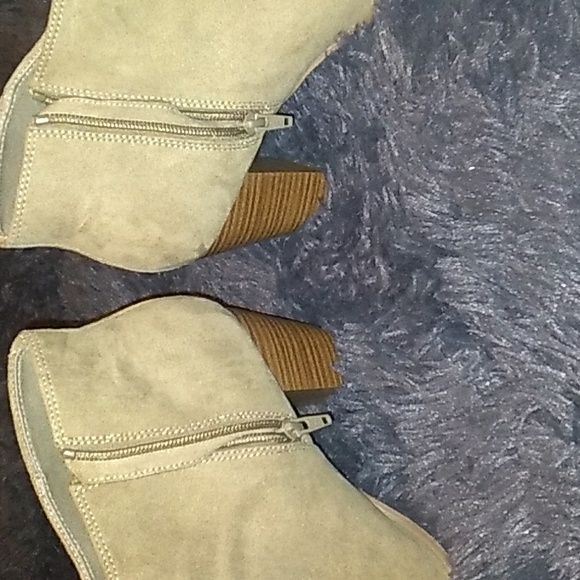 Old Navy boots! - Picture 3 of 7